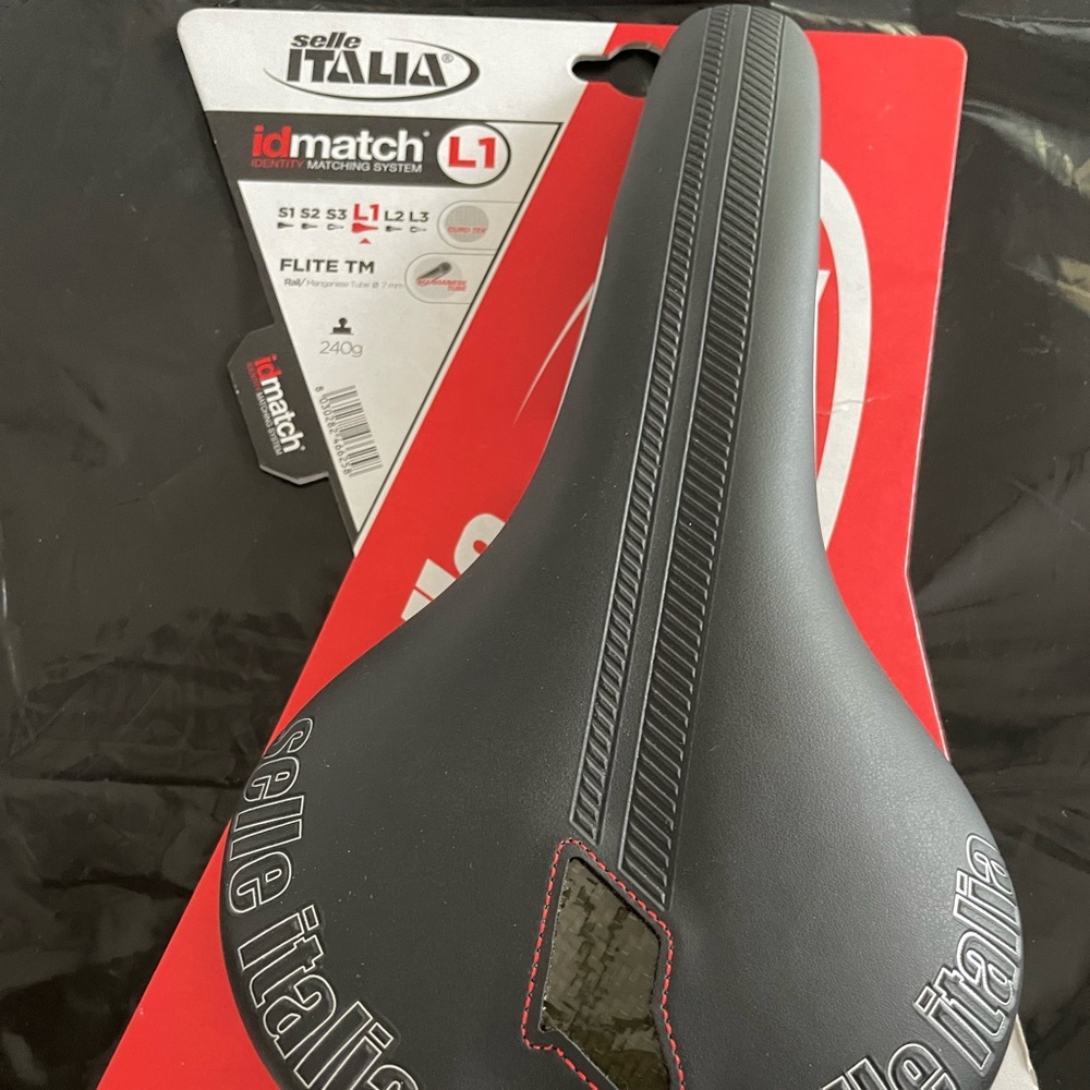 Selle Italia (bike saddle 148mm)